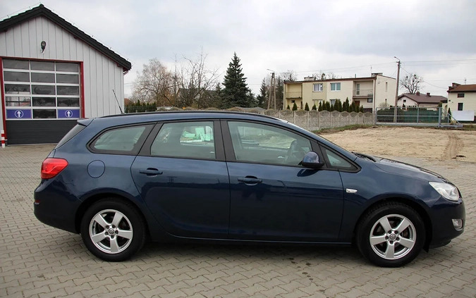 Opel Astra cena 16900 przebieg: 204000, rok produkcji 2011 z Gostynin małe 781